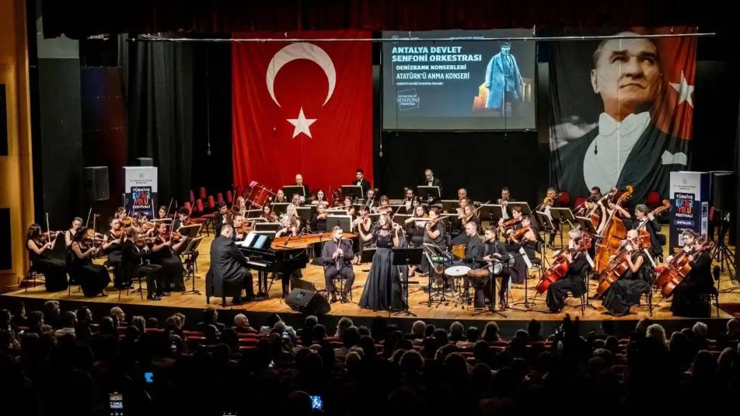 Antalya’da Atatürk’e Saygı Konseri: Senfonik Bir Gece 3